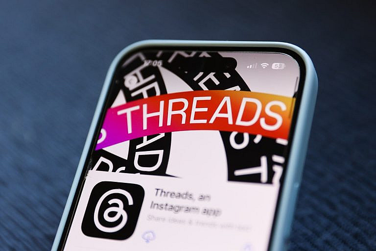 Threads от Meta достиг 400 млн активных пользователей, сокращая разрыв с X. Новые функции и рост аудитории делают его серьезным конкурентом.