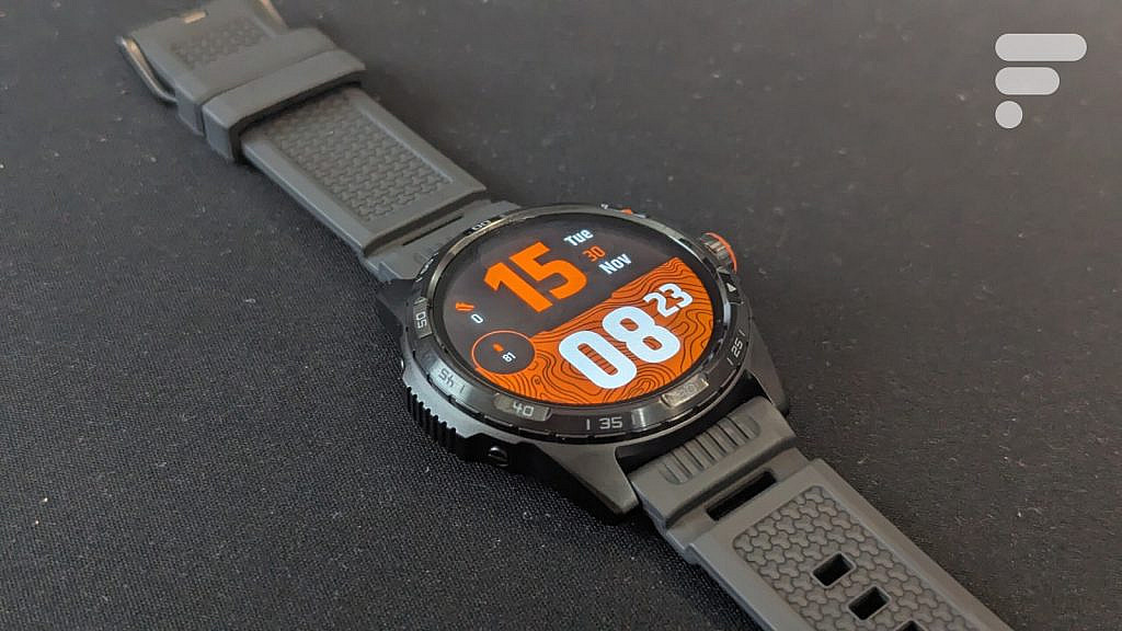 Умные часы Mobvoi Ticwatch Atlas с двойным экраном, автономностью до 90 часов и защитой по стандарту MIL-STD-810H. Скидка 203,4 евро на Amazon.