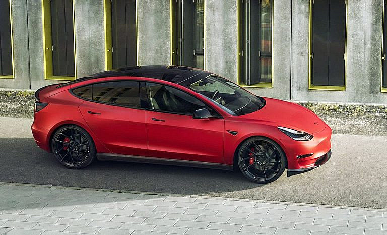 Электромобили 2025 года: адреналин без выхлопных газов. Тест-драйв Tesla, Hyundai, BMW и других скоростных моделей с мгновенным разгоном.
