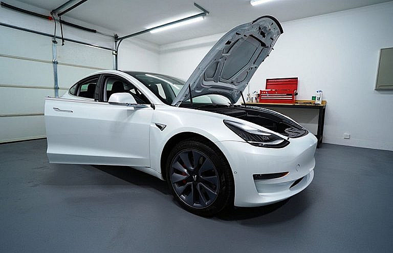 Rich Rebuilds превратил заднеприводную Tesla Model 3 в полноприводную Performance, столкнувшись с программными и техническими сложностями.