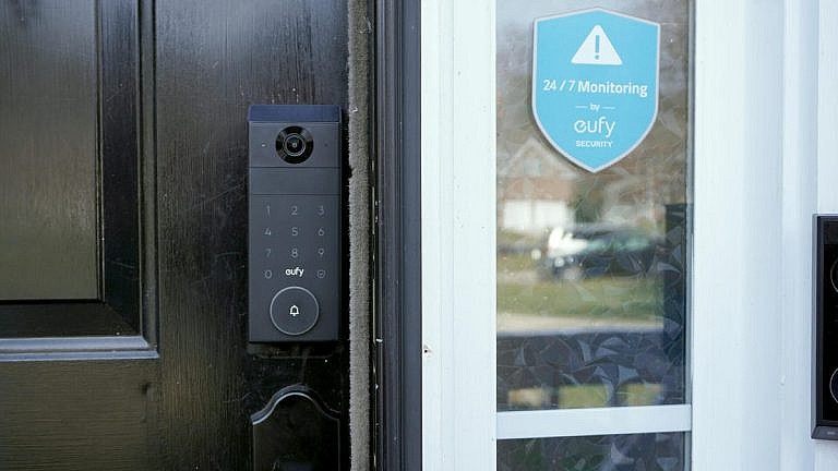 Eufy FamiLock S3 Max умный замок с распознаванием ладони и камерой 2K. Идеален для семей, заменяет звонок и не требует подписки.