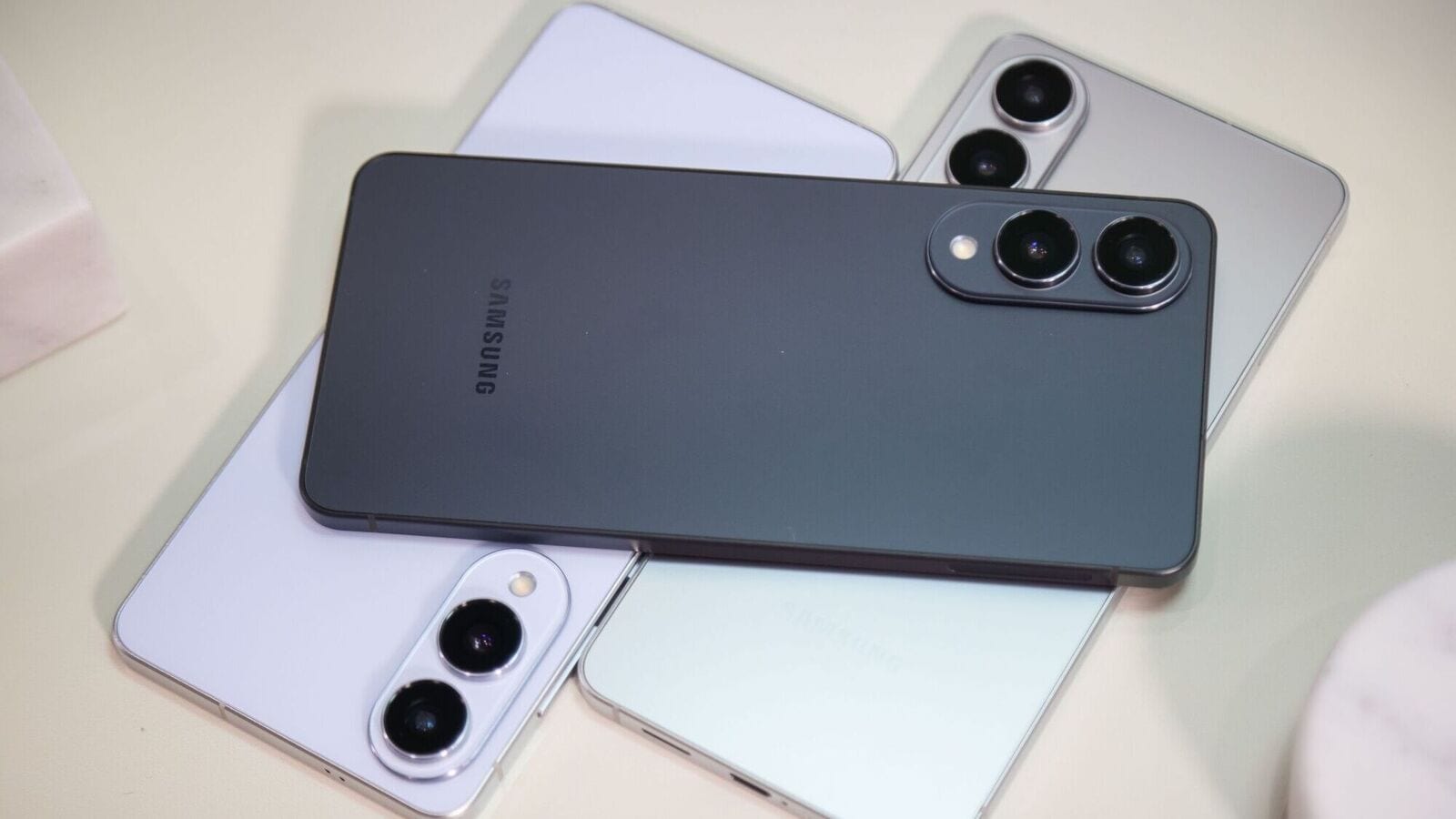Samsung Galaxy S25 FE: характеристики, цвета и дата выхода. Две версии памяти, Exynos 2400, камеры 50812 МП и батарея 4900 мАч.