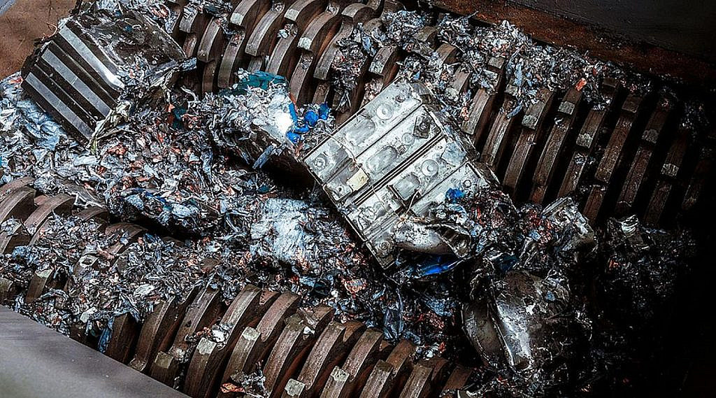General Motors и Redwood Materials дают вторую жизнь старым батареям электромобилей, превращая их в системы хранения энергии для стабилизации электросетей.