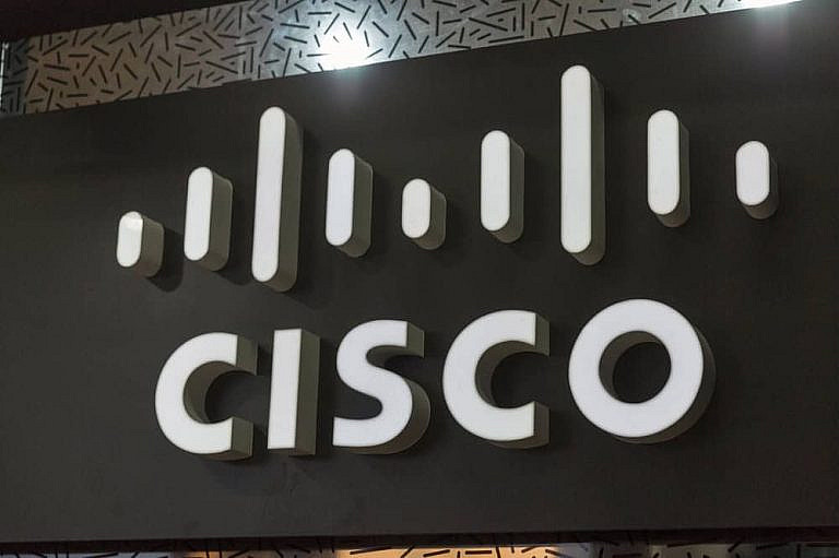 Уязвимость CVE-2025-20188 в Cisco IOS XE WLC позволяет загружать файлы и выполнять команды. Рекомендуется обновление или отключение функции Out-of-Band AP Image Download.