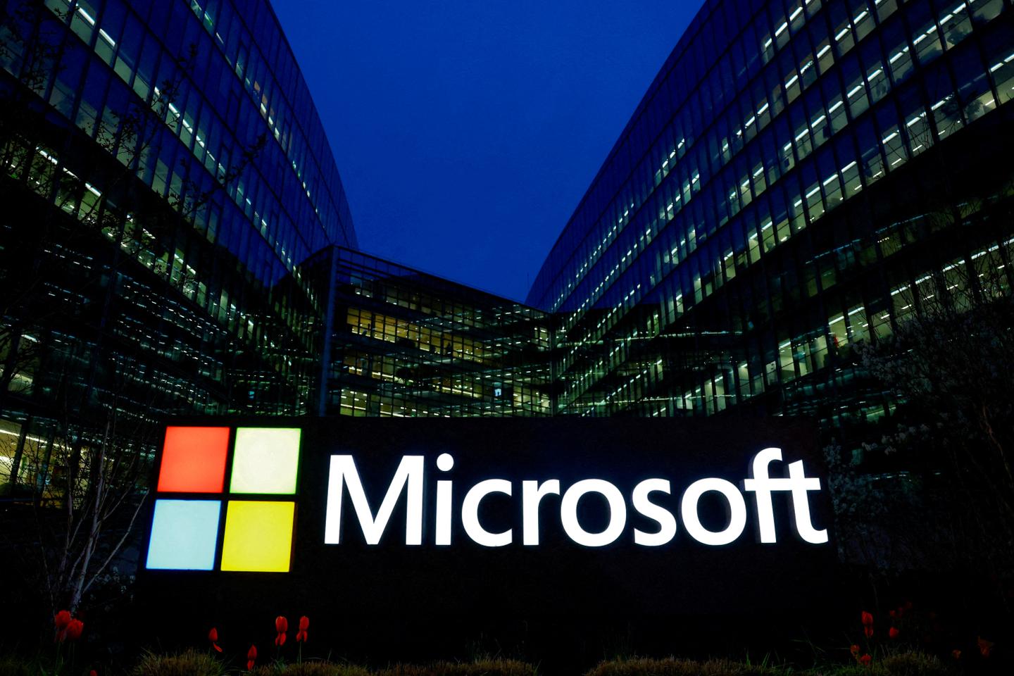 Уязвимость в Microsoft 365 Copilot позволяла злоумышленникам получать корпоративные данные через Outlook. Проблема устранена, но риски остаются.