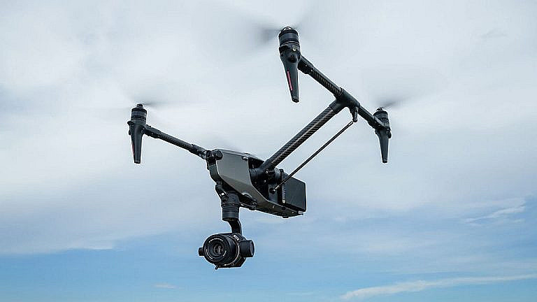 Viltrox представила объектив AF 90mm F3.5 DL для дрона DJI Inspire 3: легкий, с креплением DL и плавным боке. Цена от 499.