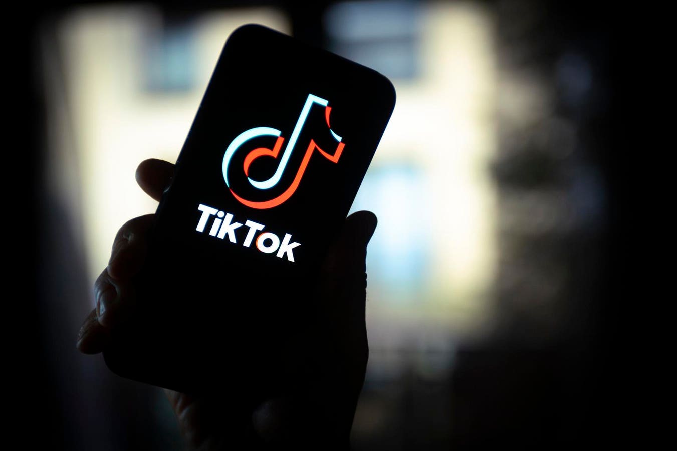 Мошенники в TikTok предлагают бесплатные премиум-подписки через PowerShell, но вместо этого крадут данные. Остерегайтесь вредоносных видео!