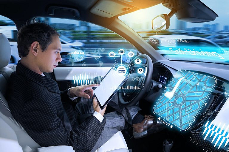 Volkswagen и Bosch планируют выпустить автомобили с автономным управлением к 2026 году, используя технологию SDV и ИИ для массового рынка.