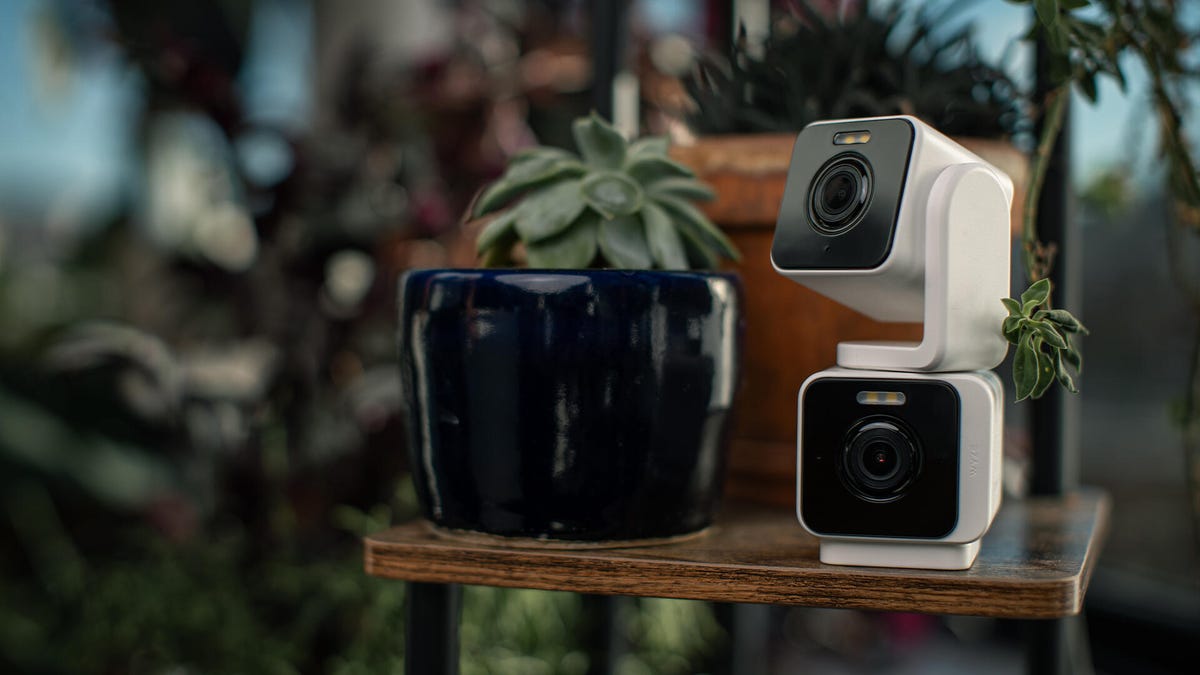 Wyze Duo Cam Pan бюджетная камера с панорамированием 360, ночным видением 2K и защитой IP65. Локальное хранение, сирена 100 дБ, цена 70.