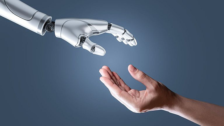 Японский робот Airec помогает пожилым в домах престарелых: перемещает, готовит лекарства, надевает носки. Внедрение к 2030 году.