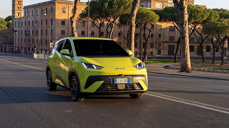 BYD Dolphin Surf: компактный и доступный электромобиль